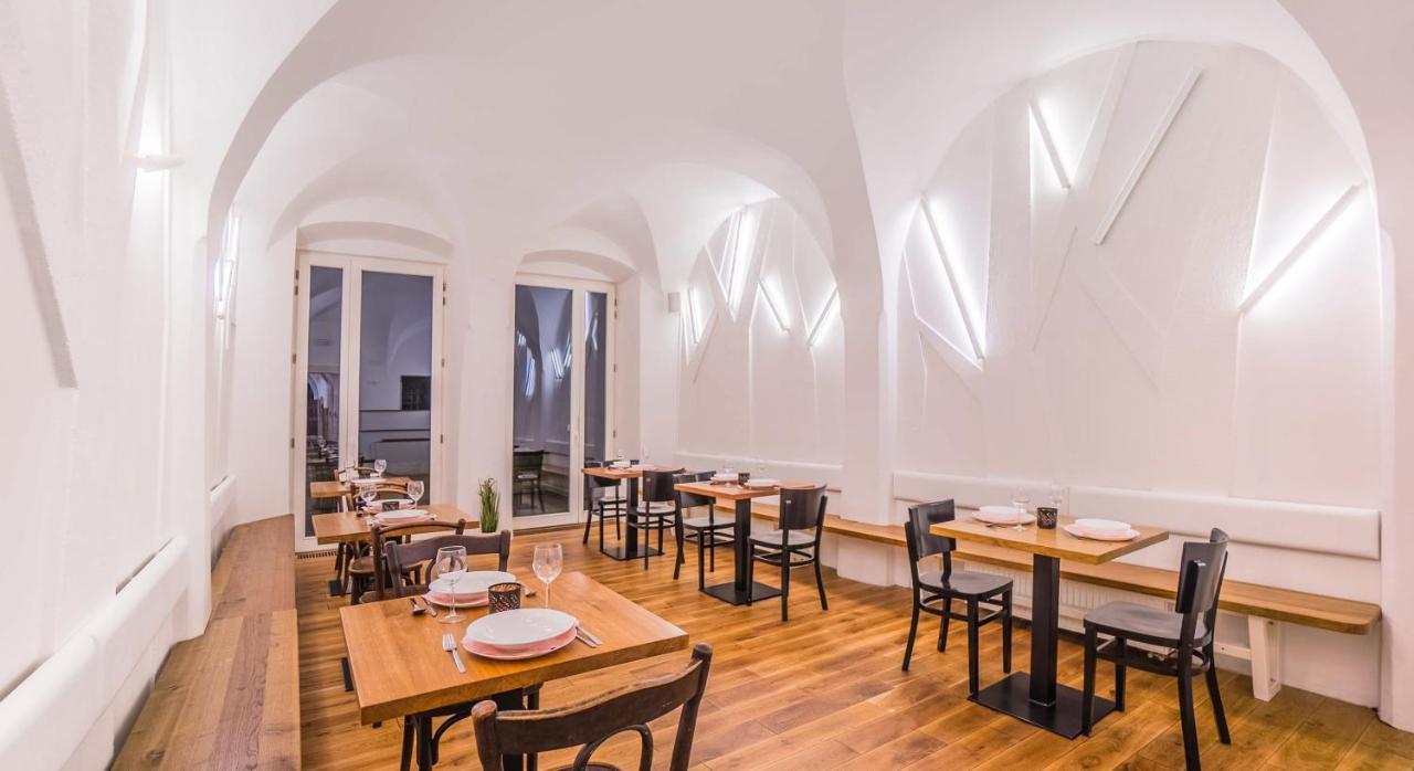Penzion A Restaurace 14 Hostinné Buitenkant foto